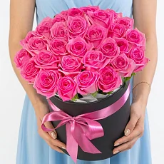 35 Розовых Роз в Коробке