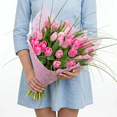 Букет из 35 розовых тюльпанов