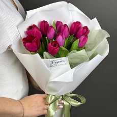 11 Малиновых Тюльпанов в упаковке