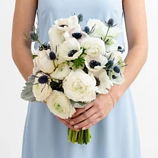 Букет невесты из эрингиума и ранункулюса