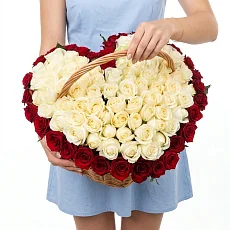 101 роза в корзине сердце