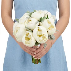 Свадебных букет из белых пионов