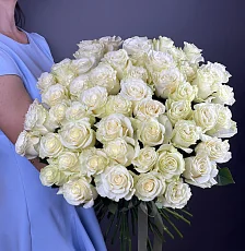 Букет из 55 белых эквадорских роз