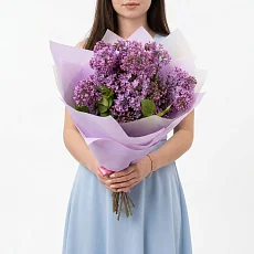 Композиция 5 веток сирени в дизайнерской упаковке