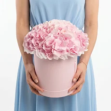 Шляпная коробка "5 Розовых Гортензий"