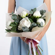 Сборная композиция из 5 Белых Пионов