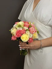 Букет невесты с кустовыми розами