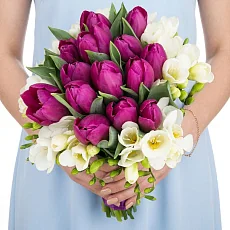 Букет невесты с тюльпанами и фрезией