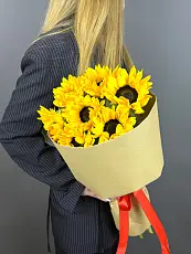 Солнечный букет из подсолнухов