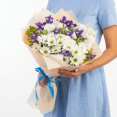 Букет с хризантемой и ирисами