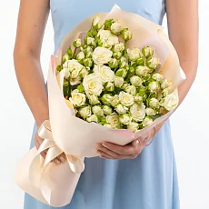 7 Белых Роз в упаковке