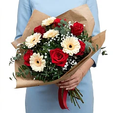 Букеты из гербер и роз