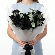 25 Черных роз с эвкалиптом