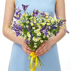 Букет невесты из ромашек и клематисов