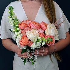 Свадебный букет из гортензии и роз