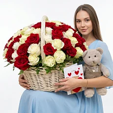 Корзина из 51 эквадорской розы микс