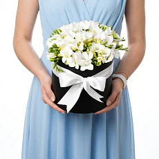 25 Фрезий в коробке