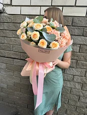 Гвоздика и кустовая Роза