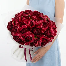 Яркий Букет из 25 Красных Пионов