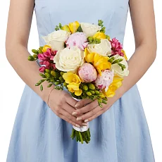 Букет невесты с розами и фрезией