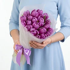 19 Сиреневых Тюльпанов в упаковке
