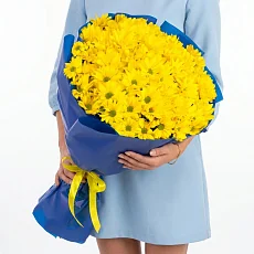 Букет из 9 желтых кустовых хризантем