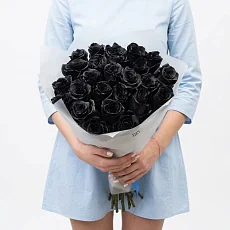 25 Черных роз в упаковке
