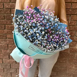 Букет из гипсофилы в голубой упаковке 