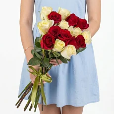 Букет из 15 Красно-Белых Роз