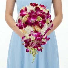 Свадебный букет с розами и орхидеями