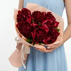 Авторский букет из 7 Красных Пионов