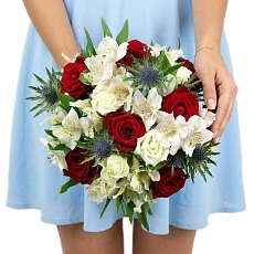 Свадебный букет из роз и альстромерий