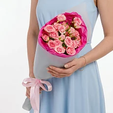 Букет нежных роз в упаковке