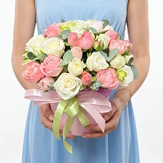 Коробка нежных кустовых роз