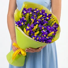 Букет из ирисов и пшеницы