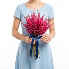 Букет невесты из красной Астильбы