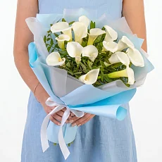 Букет 15 Белых Калл в упаковке