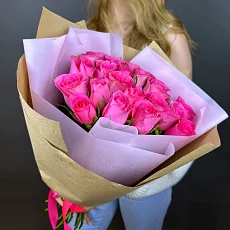 21 Розовая роза в упаковке