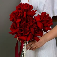 Букет невесты из алых роз