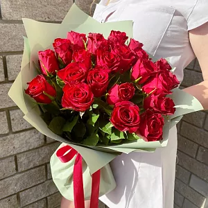 Букет из 25 красных кенийских роз