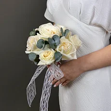 Свадебная композиция из эвкалипта и роз