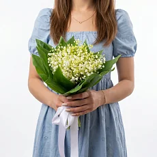 Свадебный букет из 25 ландышей