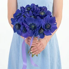Букет невесты из 11 синих анемонов