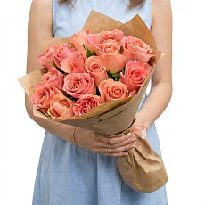 15 Кенийских нежных роз (40 см)