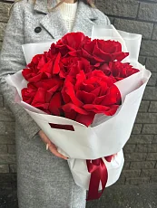 7 французских роз красного цвета