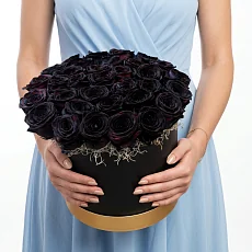 35 Черных Роз в коробке