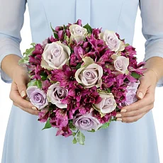 Букет невесты из роз и альстромерий