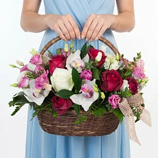 Корзина "Влюбленная цветочница"