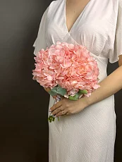 Букет невесты нежной розовой гортензией 