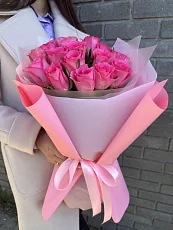 15 Розовых роз в упаковке